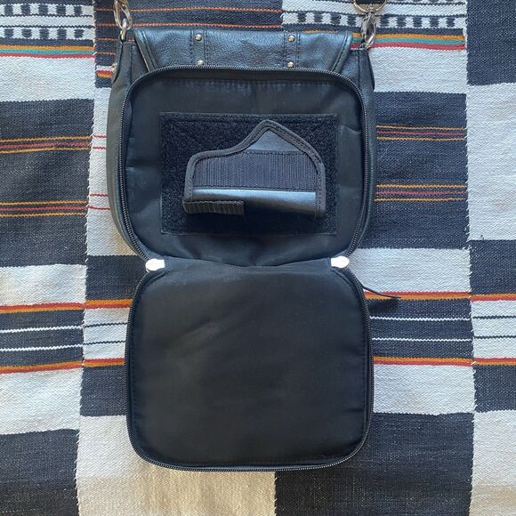 Gun Tote’n Mama Leather Studded Concealed Carry Bag Purse. Crossbody. Excellent! - Picture 15 of 16